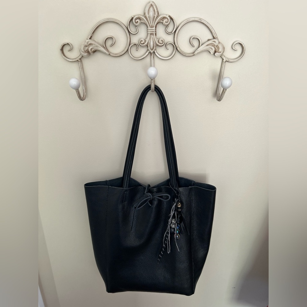 Elegant Black Cabas leather Bag new